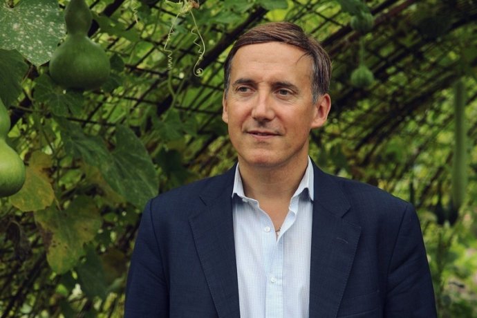 Gaël Giraud, ancien résident et actuel membre de l'IEA de Nantes, publié dans le magazine Usbek & Rica: « Les marchés financiers occupent la place qui était celle de Dieu dans l’Ancien Régime »